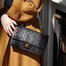 Túi Xách Chanel Classic Super Da Lì Khóa Vàng Màu Đen 26cm